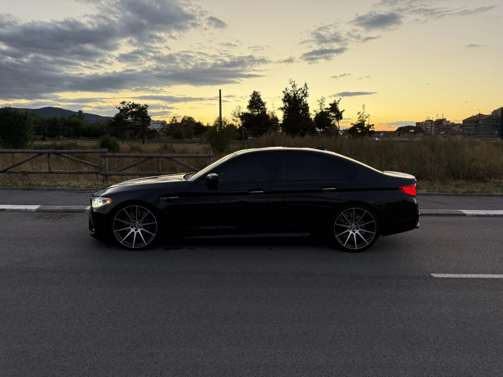 BMW M5 Black Sapphire Metallic - изображение 6