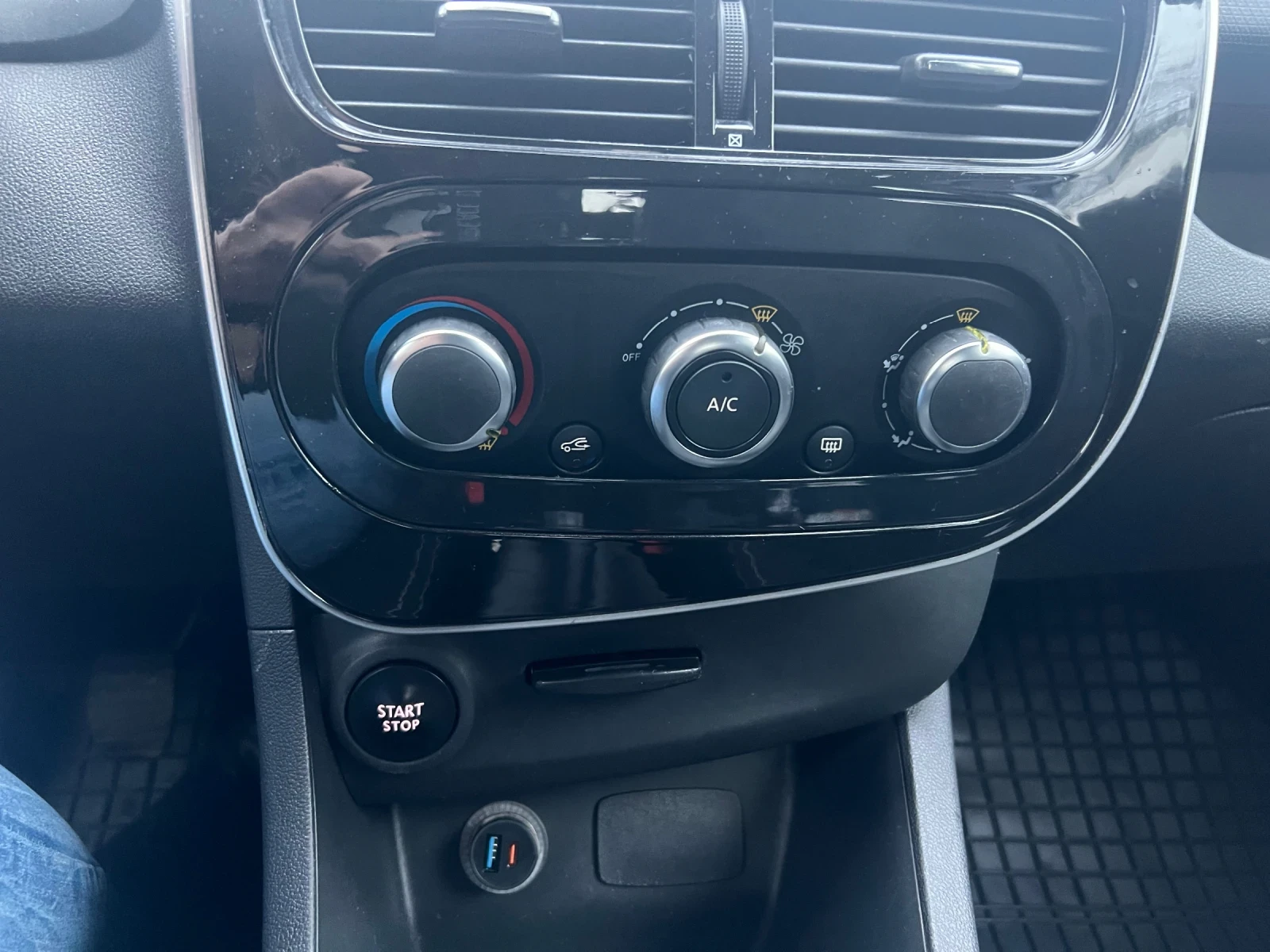 Renault Clio IV Grandtour, снимка 15 - Автомобили и джипове - 53454425