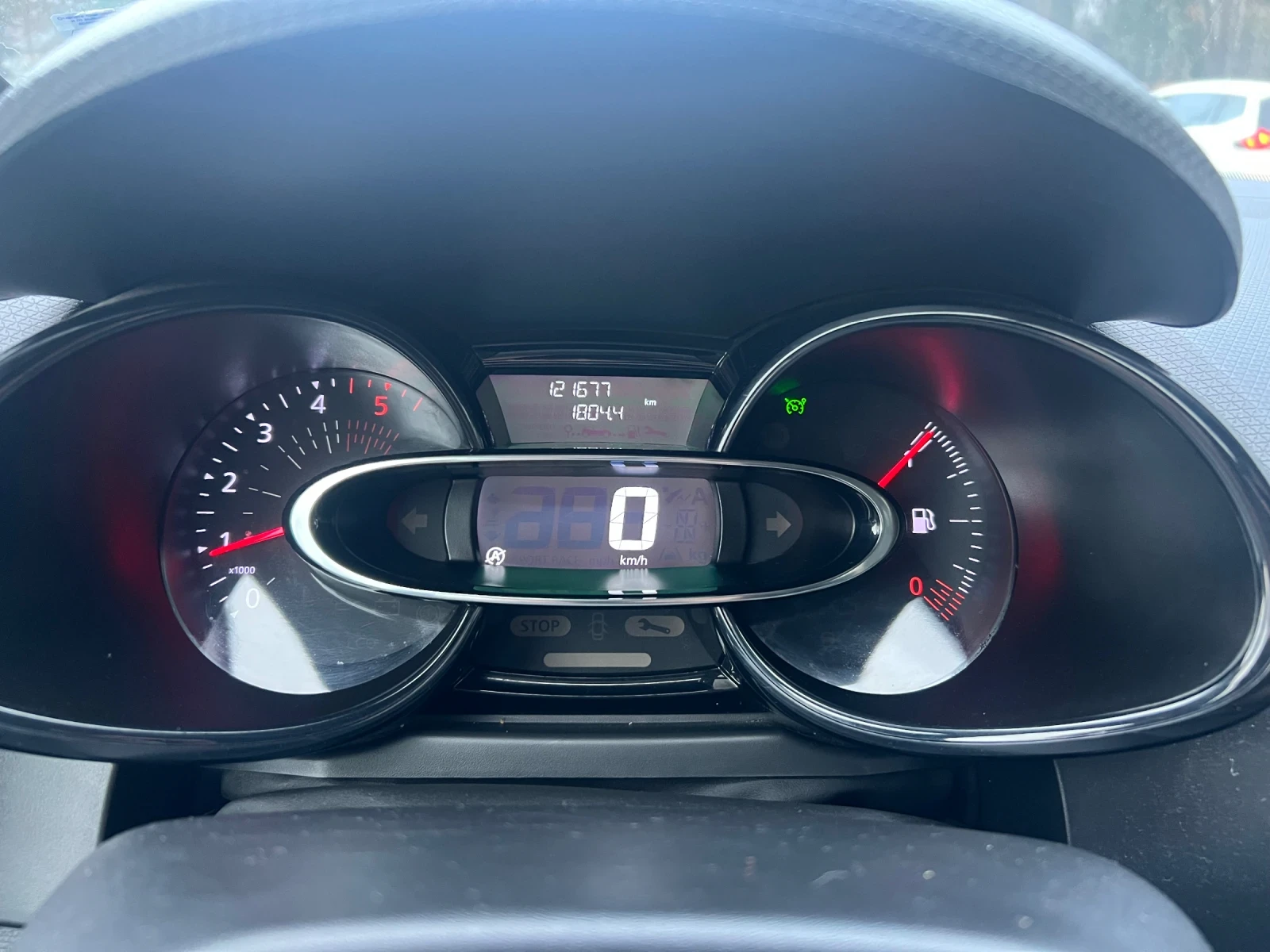 Renault Clio IV Grandtour, снимка 13 - Автомобили и джипове - 53454425