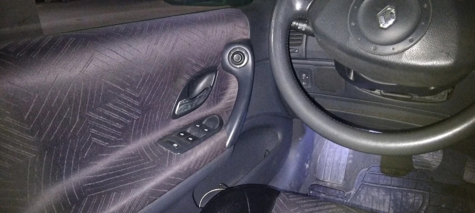 Renault Laguna, снимка 6 - Автомобили и джипове - 53917740