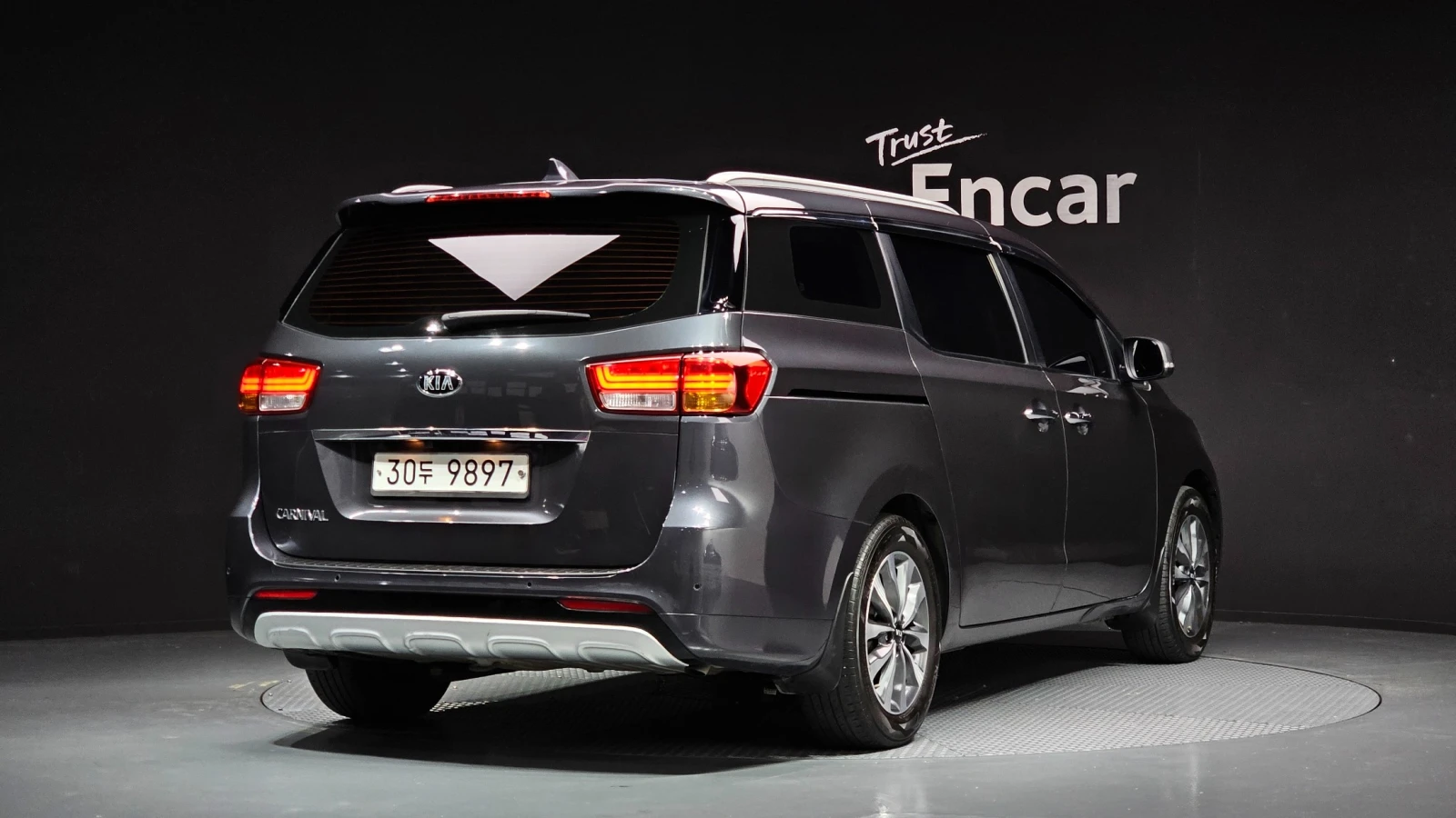 Kia Carnival * DIESEL2.2* 9МЕСТНА* ЦЕНАДОБГ, снимка 12 - Автомобили и джипове - 55036834