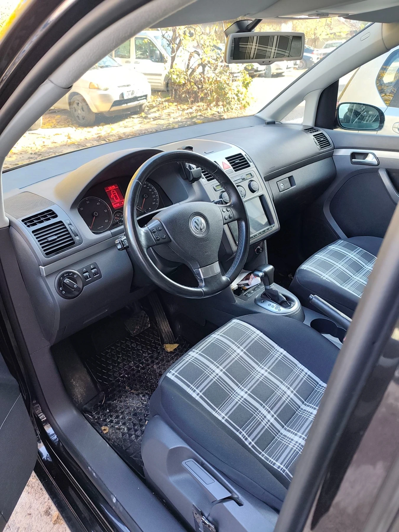 VW Touran, снимка 2 - Автомобили и джипове - 56633953