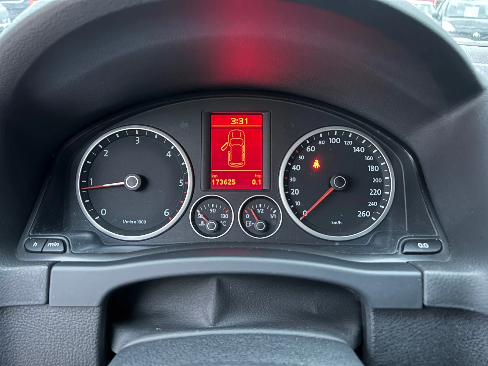 VW Tiguan 2.0TDI-140к.с./ 4х4 /Подгрев/ Парктроник/Оff-road, снимка 13 - Автомобили и джипове - 53972966