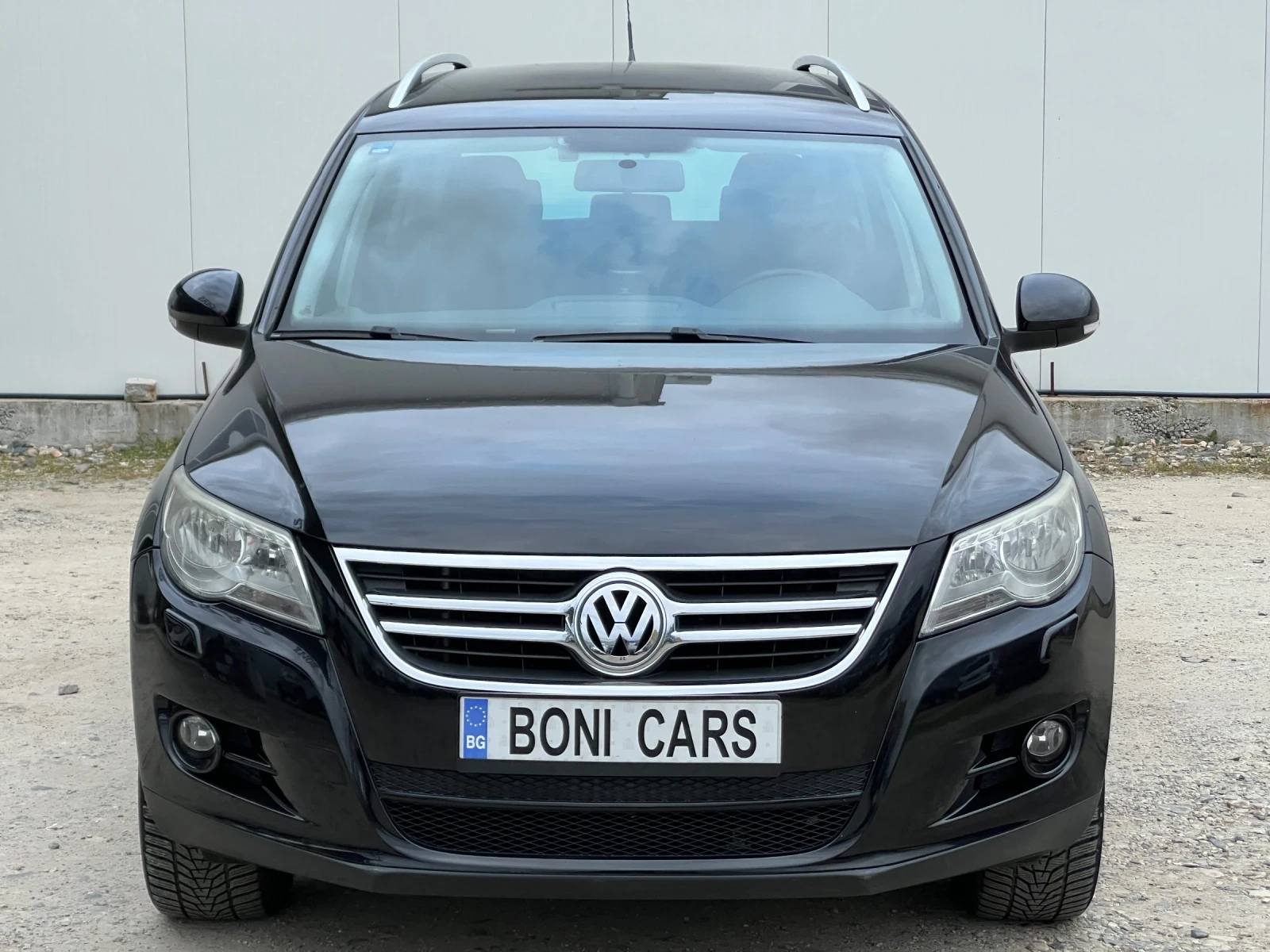 VW Tiguan 2.0TDI-140к.с./ 4х4 /Подгрев/ Парктроник/Оff-road, снимка 2 - Автомобили и джипове - 53972966