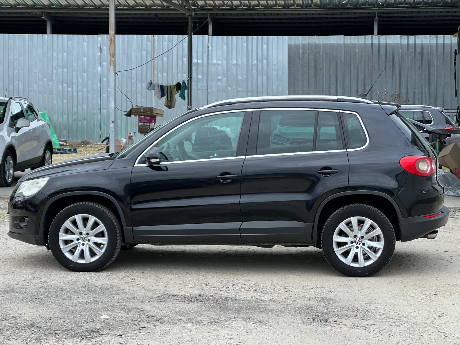 VW Tiguan 2.0TDI-140к.с./ 4х4 /Подгрев/ Парктроник/Оff-road, снимка 8 - Автомобили и джипове - 53972966