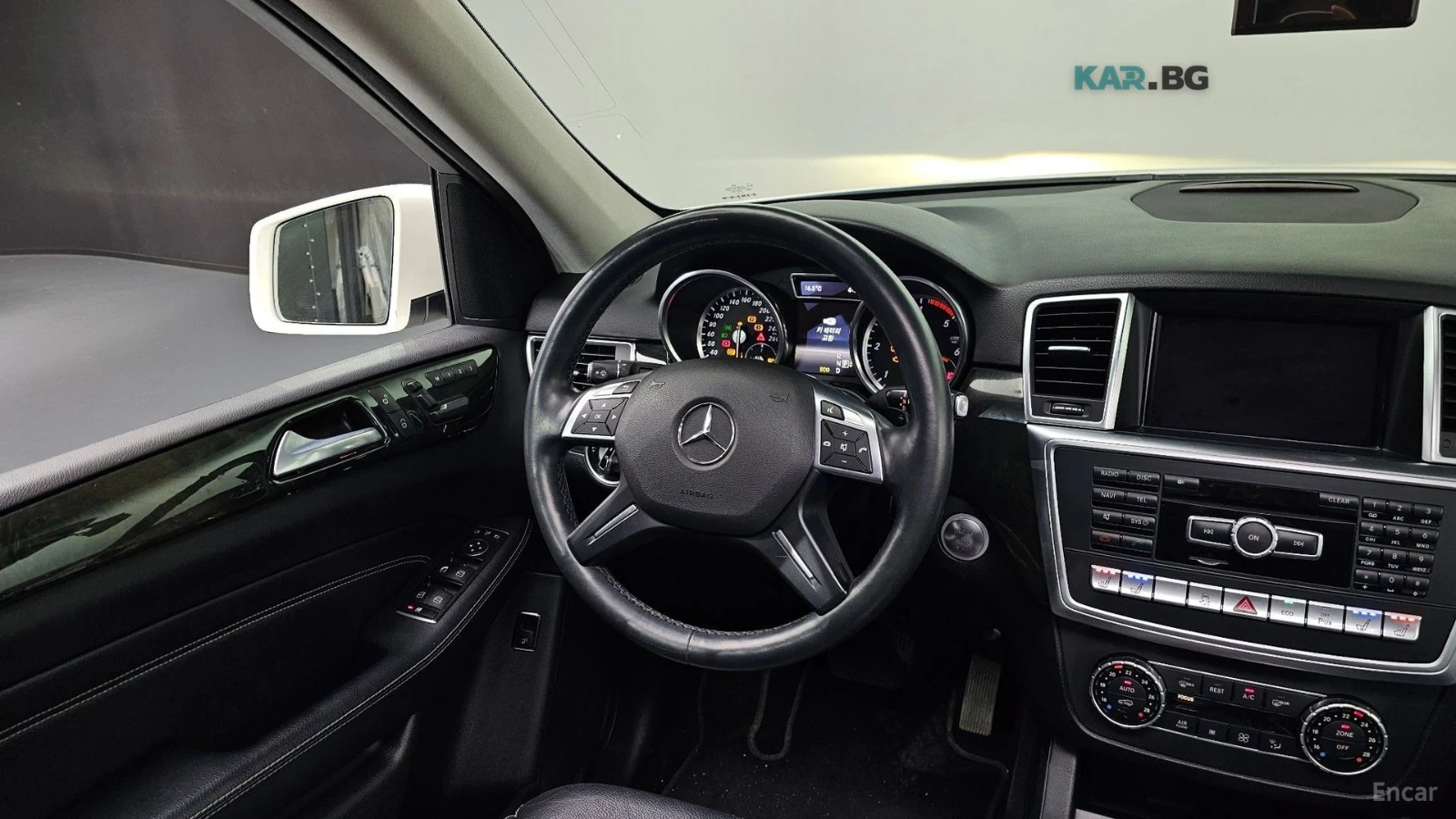 Mercedes-Benz ML 350 4MATIC/KEYLESS/KAMEPA/TV/ОБДУХВАНЕ, снимка 9 - Автомобили и джипове - 54762530