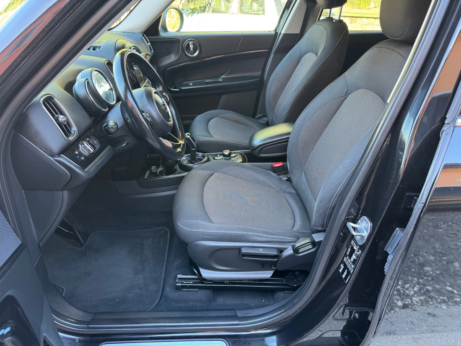 Mini Countryman One D, снимка 8 - Автомобили и джипове - 55850164