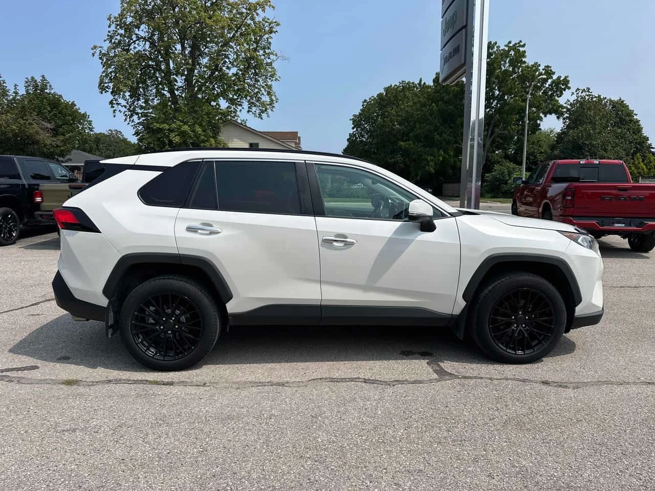 Toyota Rav4 Limited | CARFAX | АВТОКРЕДИТ БЕЗ ПЪРВОНАЧАЛНА , снимка 4 - Автомобили и джипове - 55630943