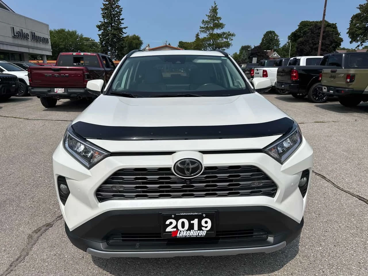 Toyota Rav4 Limited | CARFAX | АВТОКРЕДИТ БЕЗ ПЪРВОНАЧАЛНА , снимка 2 - Автомобили и джипове - 55630943