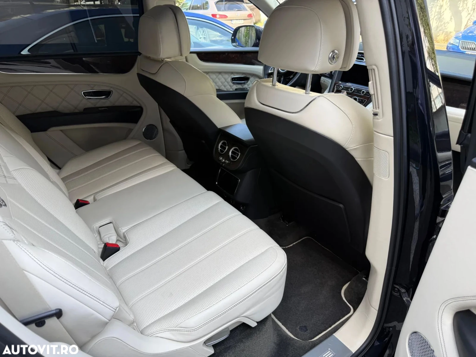 Bentley Bentayga  First Edition 4.0 V8 AWD, снимка 8 - Автомобили и джипове - 55937885