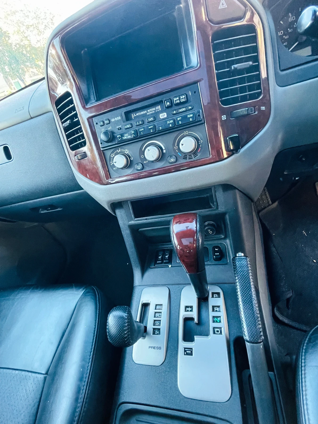 Mitsubishi Pajero, снимка 12 - Автомобили и джипове - 56362458