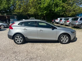 Volvo V40 Cross Country 2.0 D MOMENTUM, снимка 2