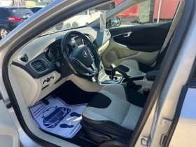 Volvo V40 Cross Country 2.0 D MOMENTUM, снимка 10
