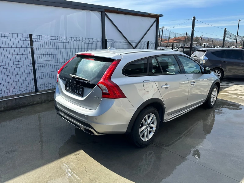 Volvo V60 Cross Country 2.0 Automatic D3 Euro6B, снимка 6 - Автомобили и джипове - 49466224