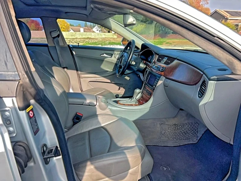 Mercedes-Benz CLS 55 AMG КОЛЕКЦИОНЕРСКИ ОБДУХВАНЕ ПОДГРЕВ ШИБЕДАХ ВЪЗДУШНО, снимка 6 - Автомобили и джипове - 52830591