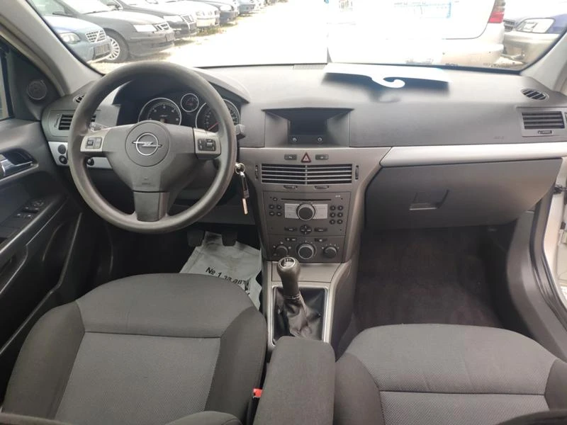 Opel Astra 1.7CDTI, снимка 10 - Автомобили и джипове - 32627432