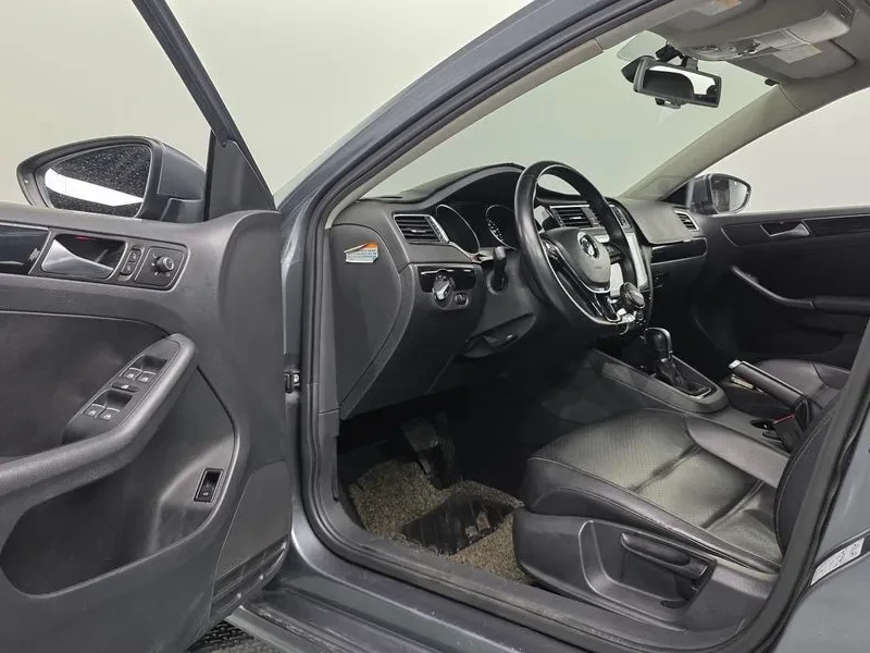 VW Jetta 2.0 Tdi Bluemotion Premium 6Th Generation | Mobile.bg � ����������� 12