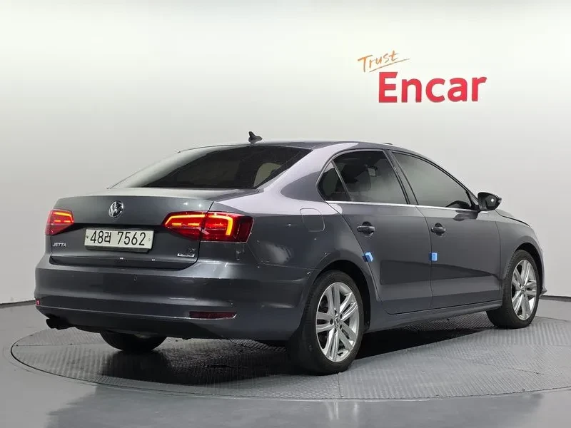 VW Jetta 2.0 Tdi Bluemotion Premium 6Th Generation | Mobile.bg � ����������� 2