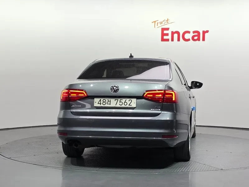 VW Jetta 2.0 Tdi Bluemotion Premium 6Th Generation | Mobile.bg � ����������� 4