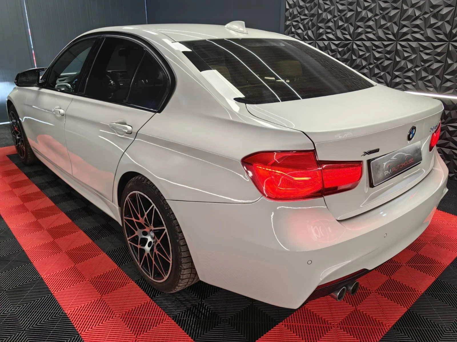 BMW 330 M-PACK* HEADUP* DISTRONI* AMBIENT* LINE ASIST* 105 - изображение 3
