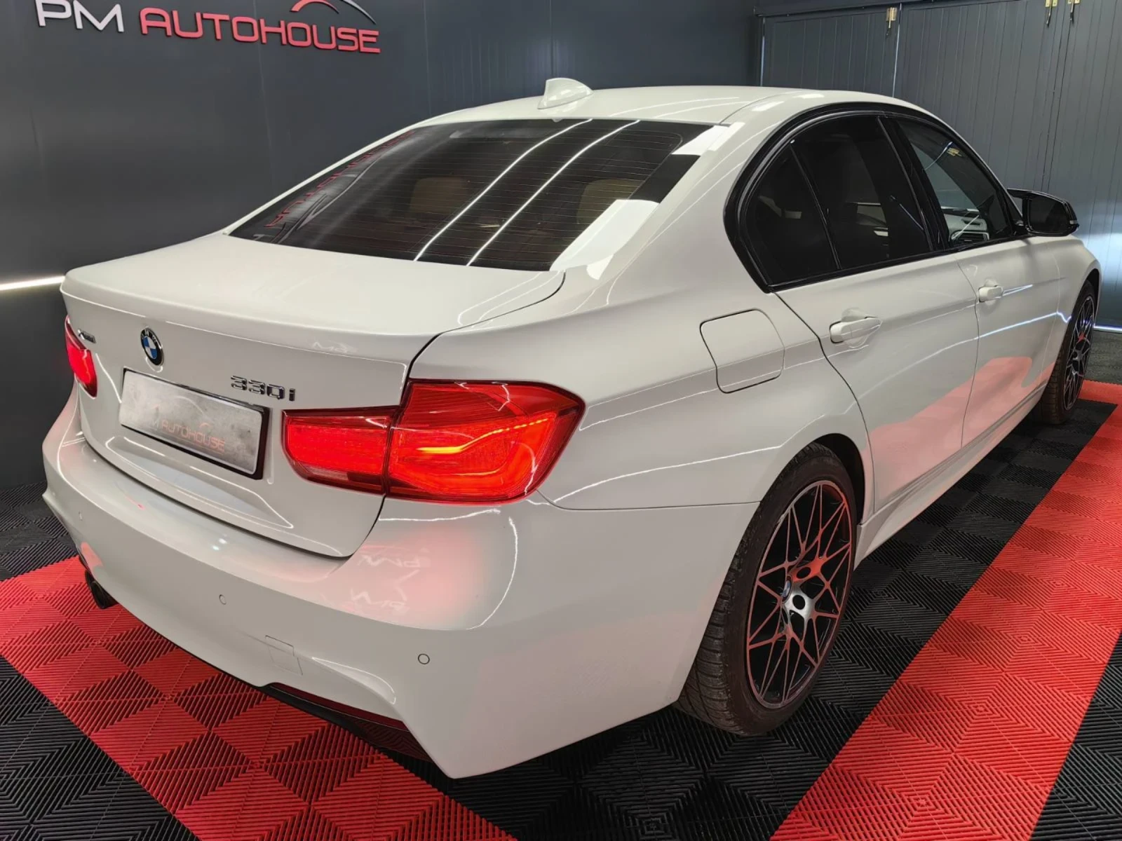 BMW 330 M-PACK* HEADUP* DISTRONI* AMBIENT* LINE ASIST* 105 - изображение 4