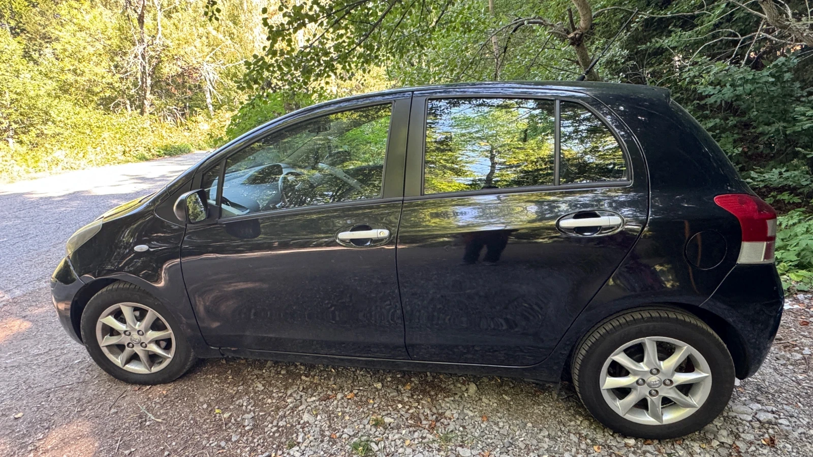 Toyota Yaris 1.3 VVTI - изображение 2