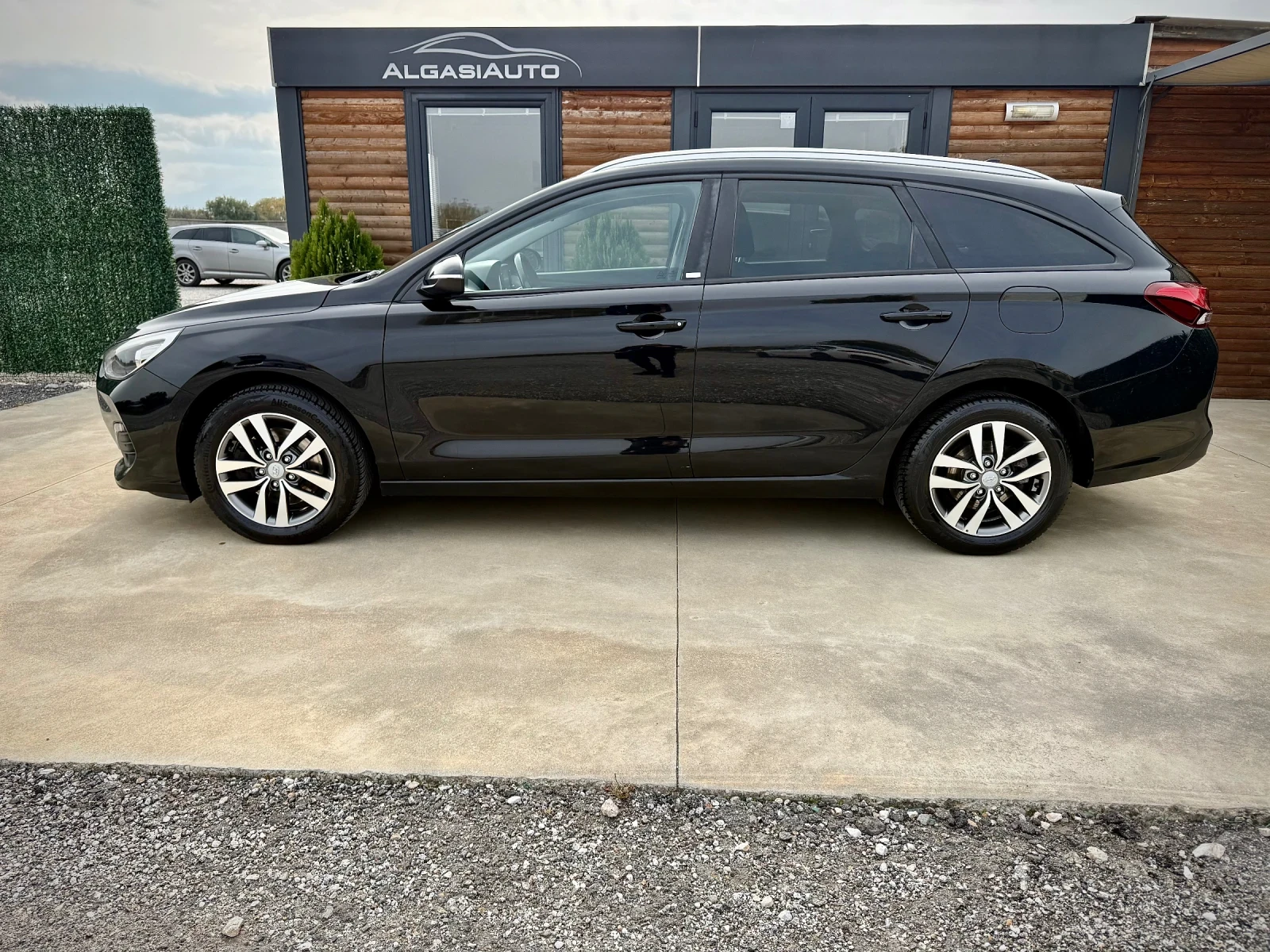 Hyundai I30 1.4 MPI* YES* NAVI* LED - изображение 2