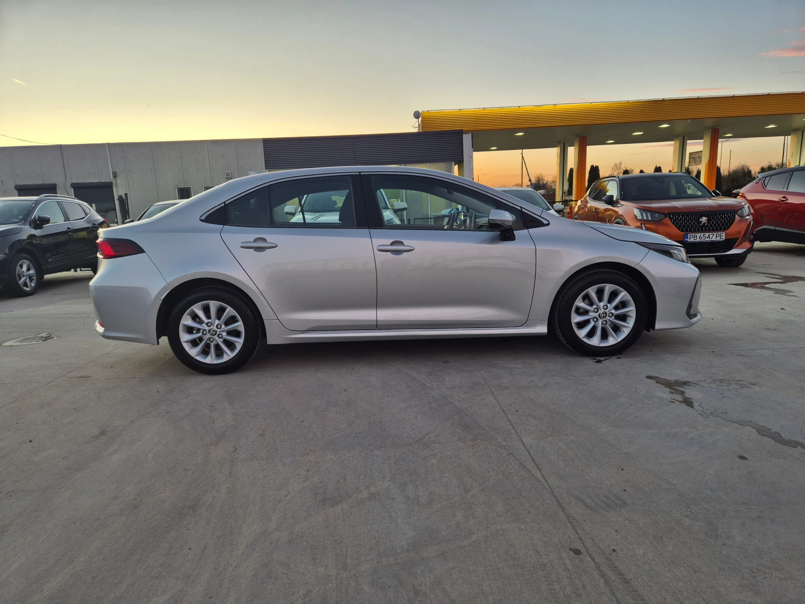 Toyota Corolla  EXECUTIVE-КАМЕРА 1.6 M/T - изображение 6