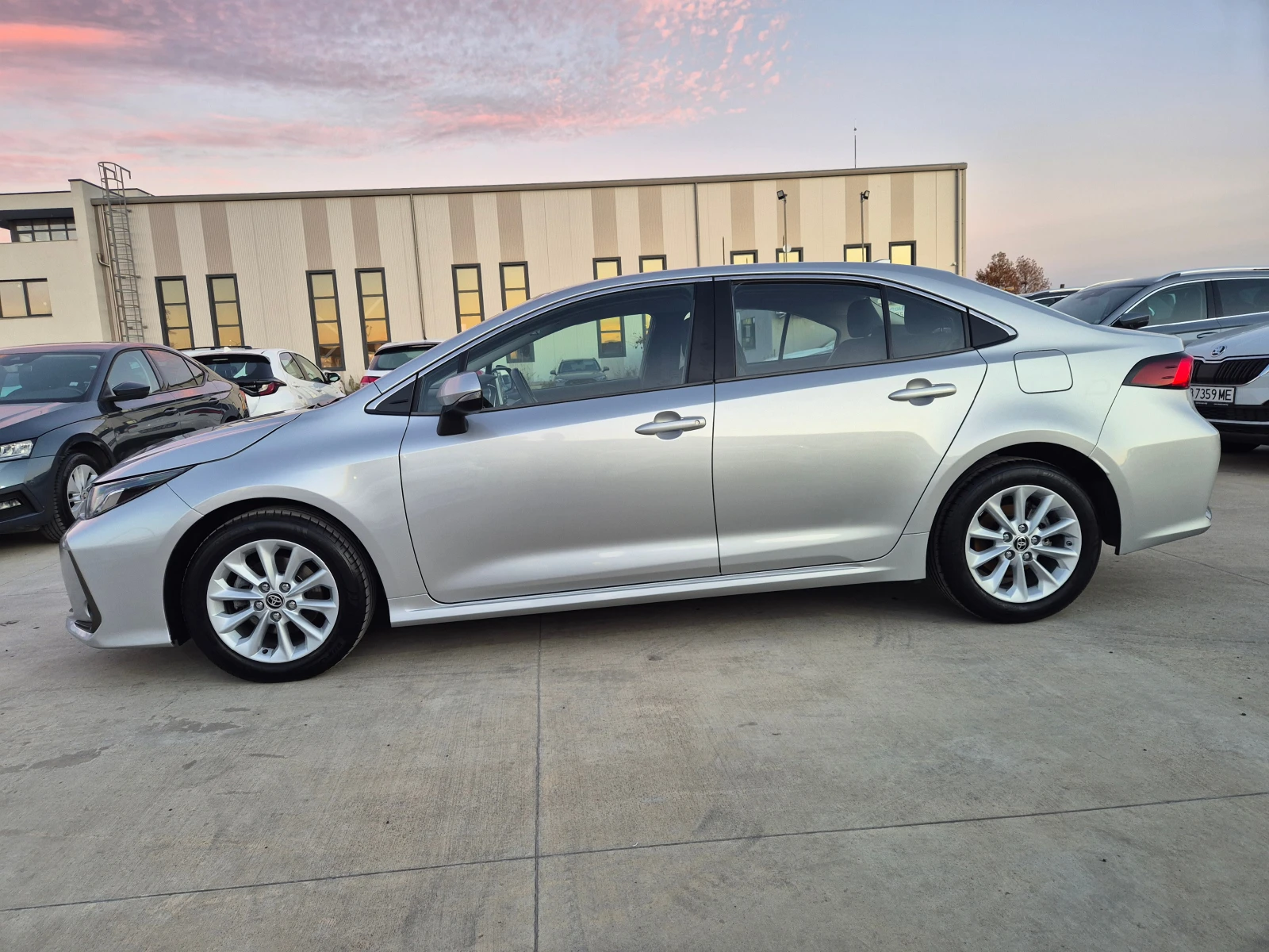 Toyota Corolla  EXECUTIVE-КАМЕРА 1.6 M/T - изображение 2