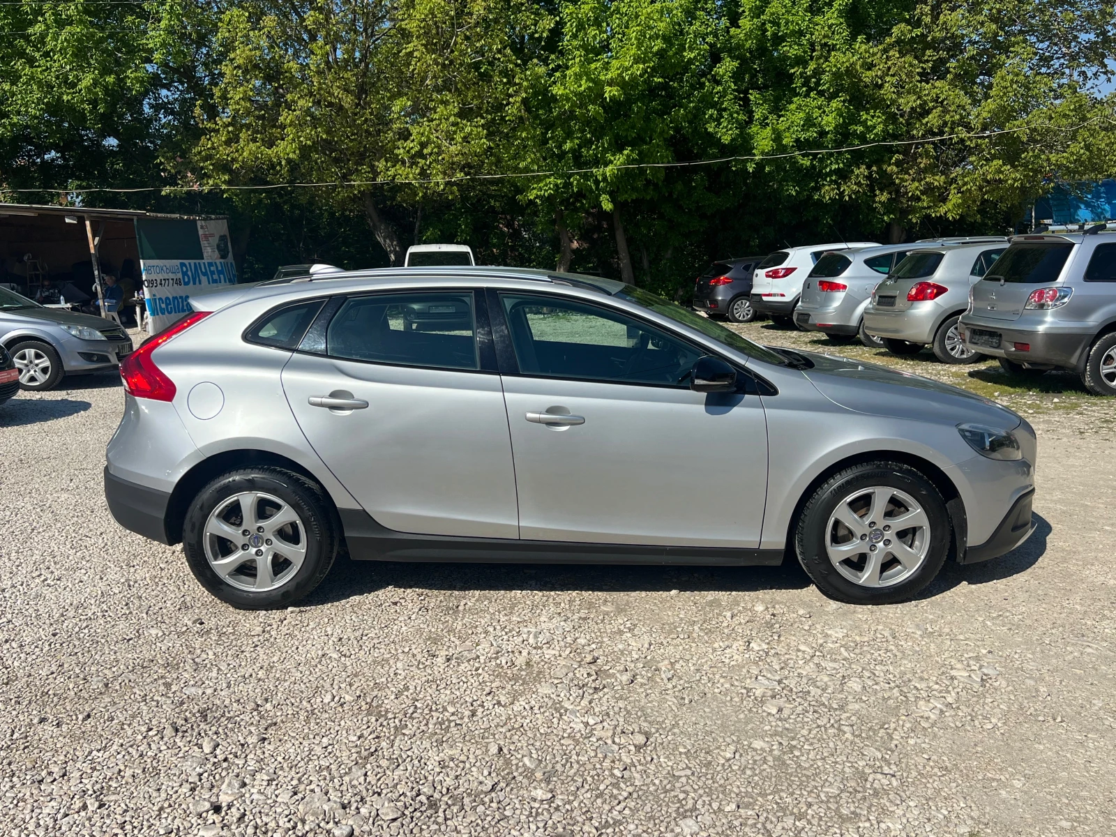Volvo V40 Cross Country 2.0 D MOMENTUM, снимка 2 - Автомобили и джипове - 53476625