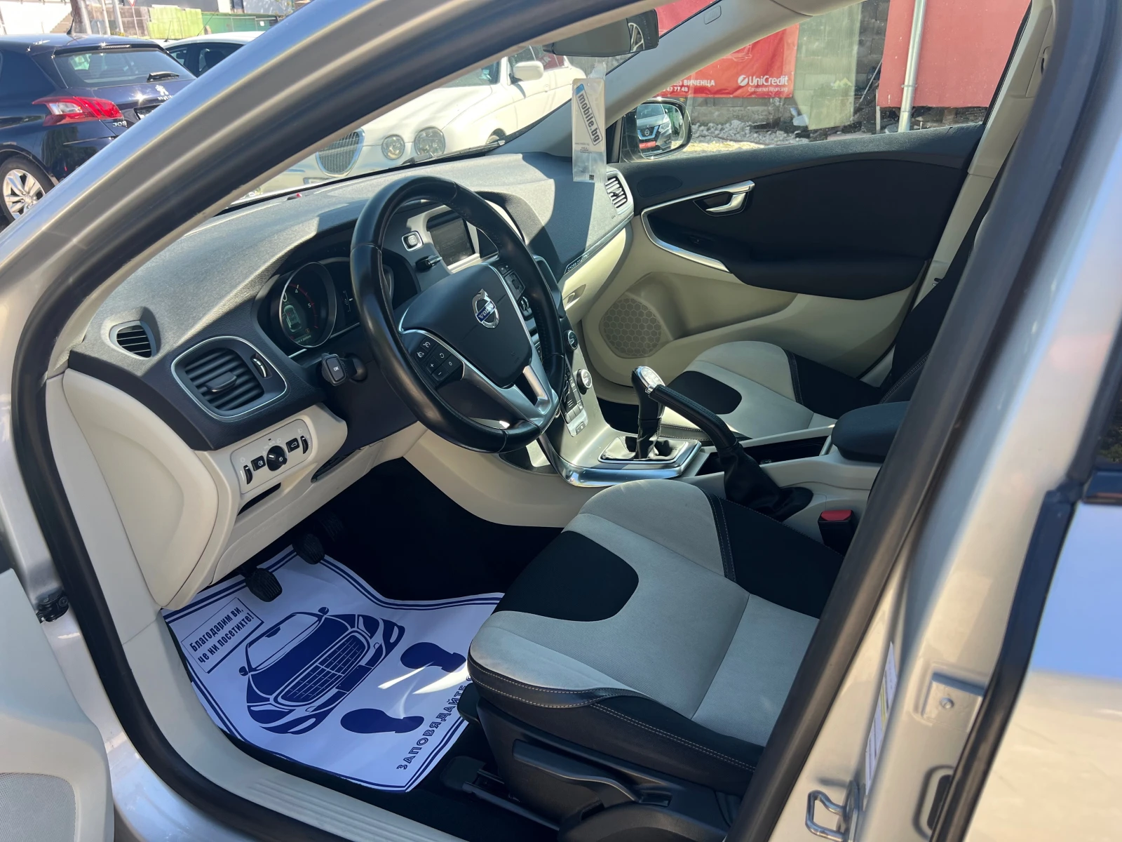 Volvo V40 Cross Country 2.0 D MOMENTUM, снимка 10 - Автомобили и джипове - 53476625