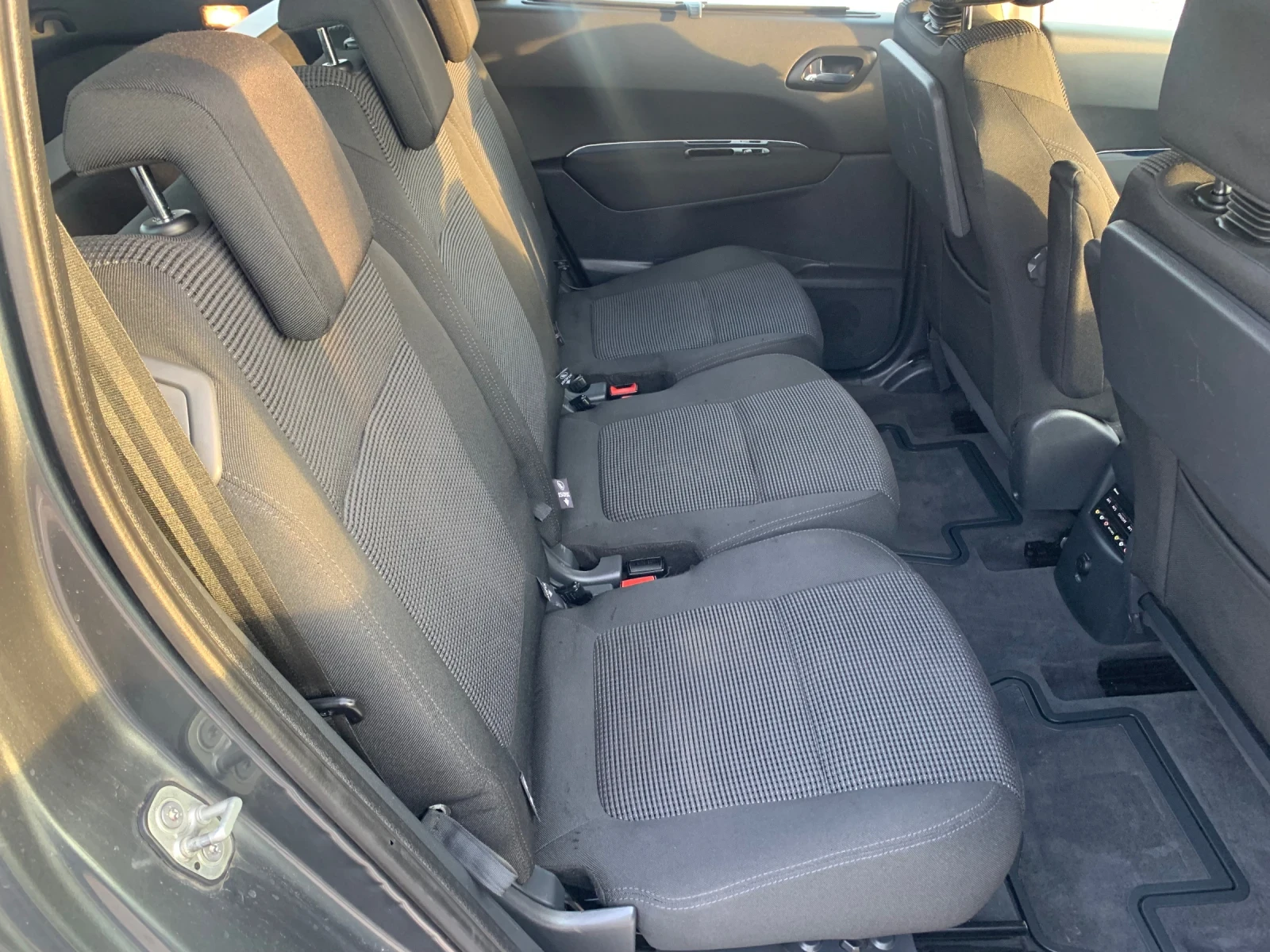 Peugeot 5008 2.0hdi /7 mesta, снимка 12 - Автомобили и джипове - 53907633