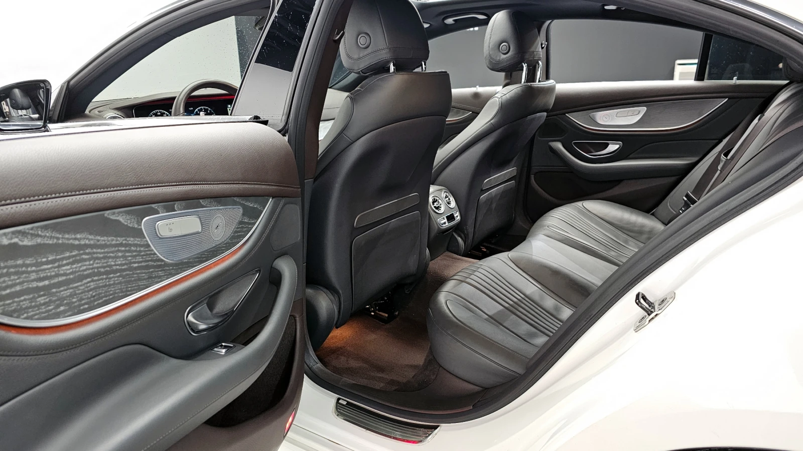 Mercedes-Benz CLS 450 AMG PK* DIGITAL* 9G* BURMASTER* HEAD-UP* КРАЙНА ЦЕ, снимка 16 - Автомобили и джипове - 54167979