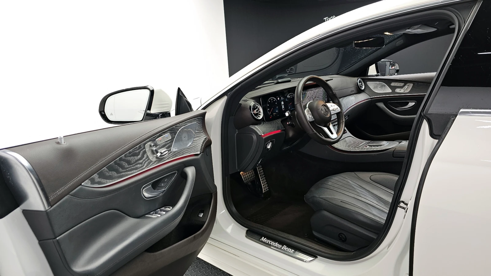 Mercedes-Benz CLS 450 AMG PK* DIGITAL* 9G* BURMASTER* HEAD-UP* КРАЙНА ЦЕ, снимка 11 - Автомобили и джипове - 54167979