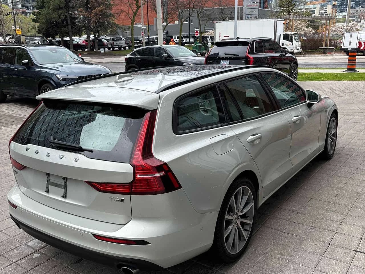 Volvo V60 | Momentum | HARMAN KARDON | ПОДГРЕВ | , снимка 3 - Автомобили и джипове - 54628713