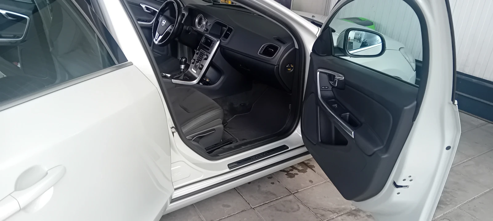 Volvo S60, снимка 10 - Автомобили и джипове - 56367333