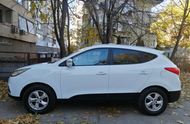 Hyundai IX35 2.0i.163К.c.Безключово палене KEYLESS-GO.КОЖА , снимка 3 - Автомобили и джипове - 48093135