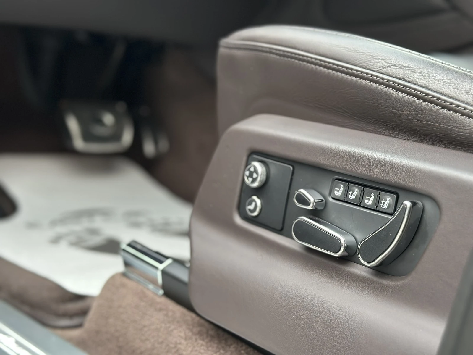 Bentley Bentayga V8 AZURE - изображение 8