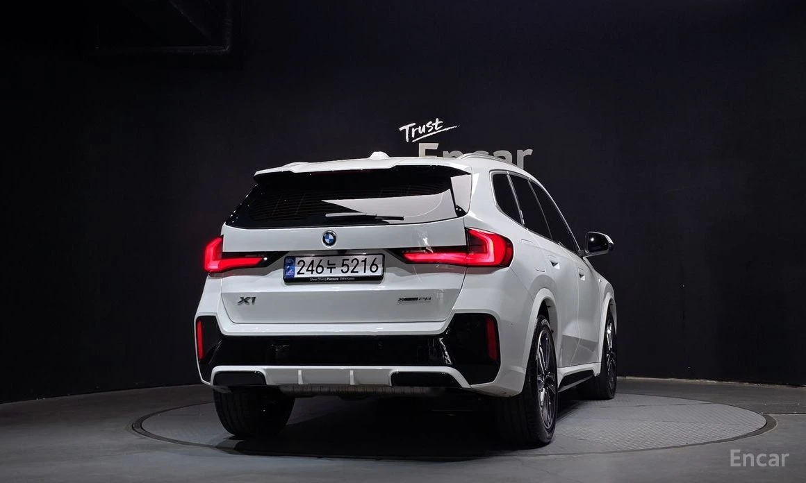 BMW X1 * xDrive* 20i M Sport* КОЖА* ПОДГРЕВ* 360 КАМЕРА* , снимка 4 - Автомобили и джипове - 53976865