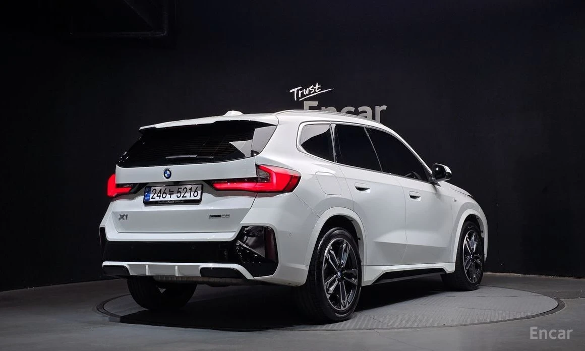 BMW X1 * xDrive* 20i M Sport* КОЖА* ПОДГРЕВ* 360 КАМЕРА* , снимка 2 - Автомобили и джипове - 53976865