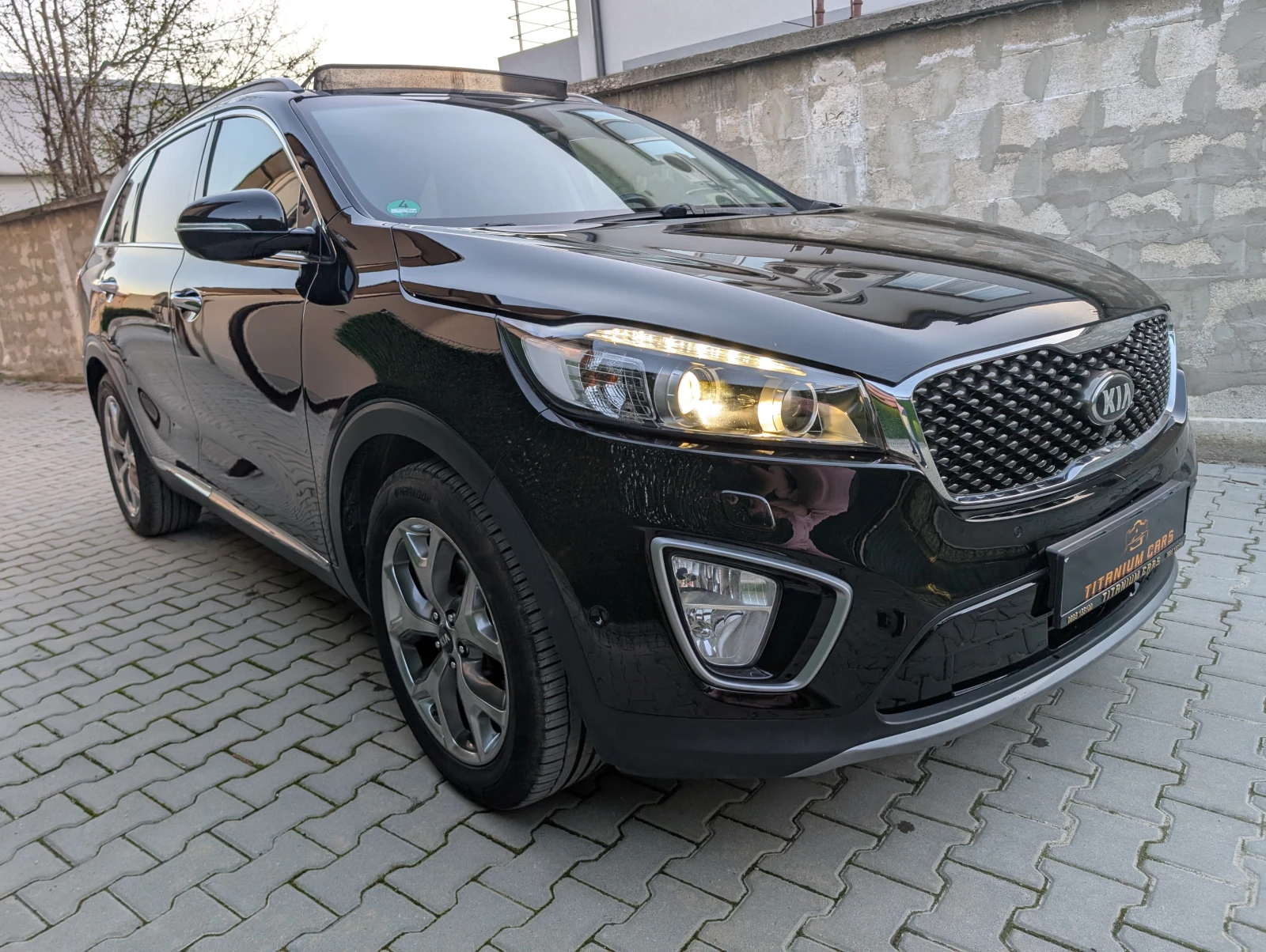 Kia Sorento 2.2CRDI* 4x4* Platinum* Infinity* Обдухване* Пано, снимка 3 - Автомобили и джипове - 54121344