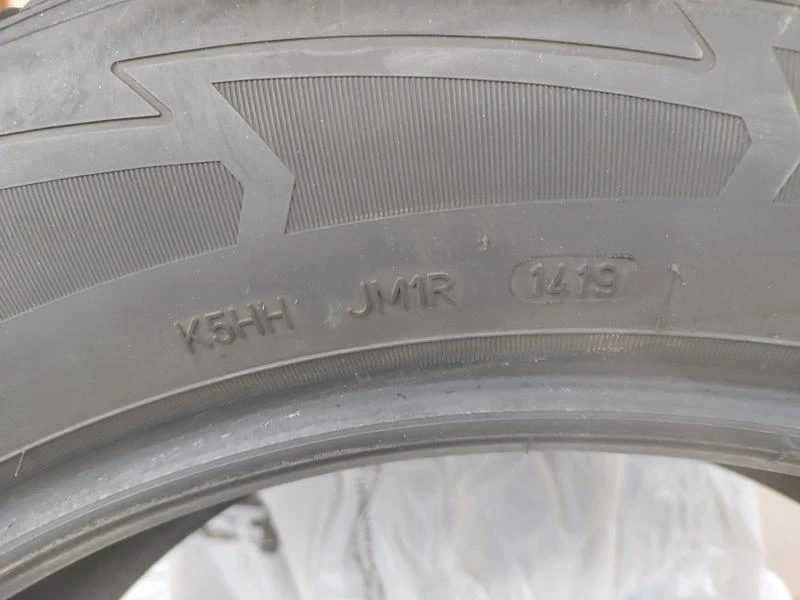 Гуми Зимни 255/55R20, снимка 4 - Гуми и джанти - 34394169