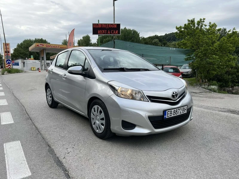 Toyota Yaris РЕАЛНИ КИЛОМЕТРИ!!!, снимка 1 - Автомобили и джипове - 45860805