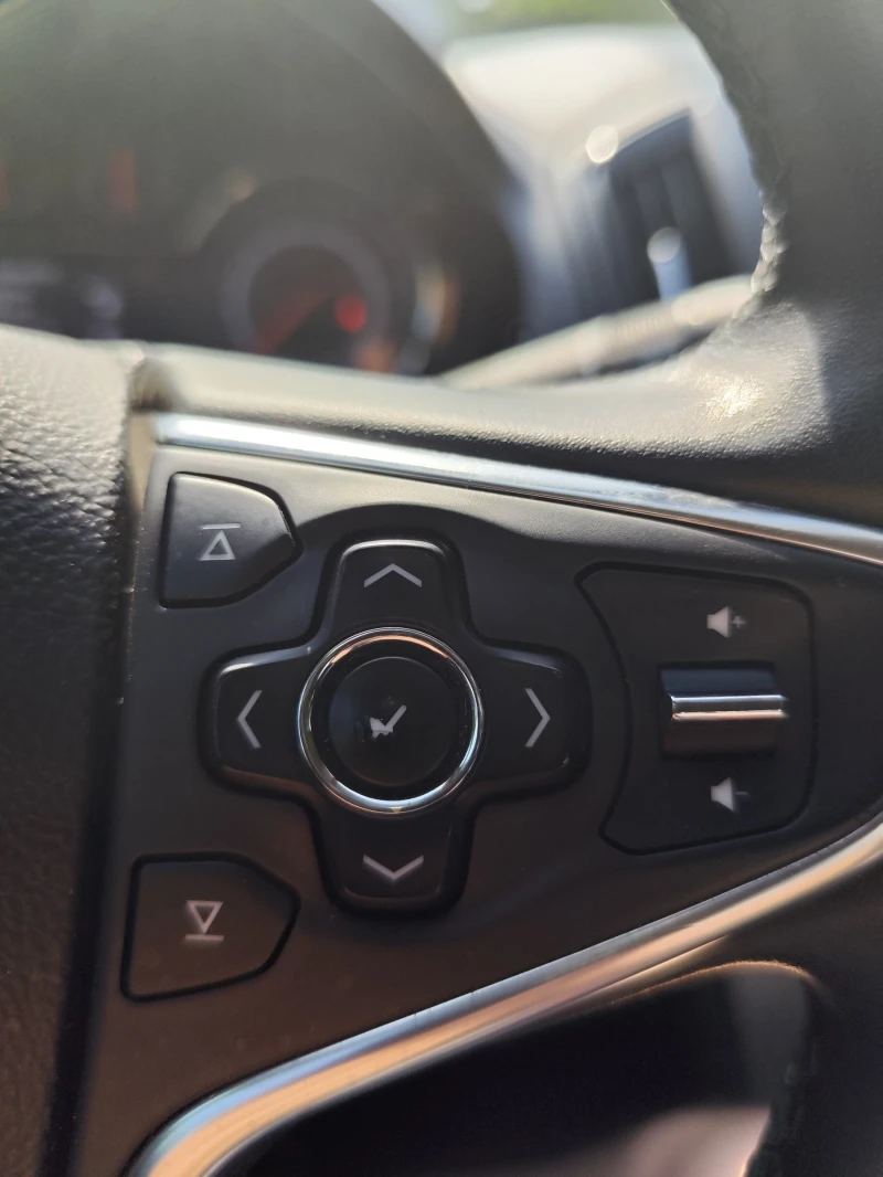 Opel Insignia 1.6 TURBO 170 к.с. Евро 5B, снимка 12 - Автомобили и джипове - 51940616