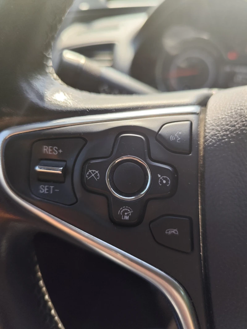 Opel Insignia 1.6 TURBO 170 к.с. Евро 5B, снимка 11 - Автомобили и джипове - 51940616