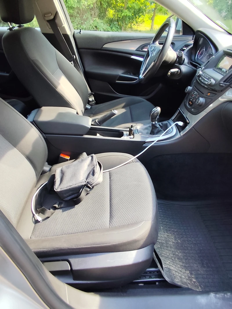 Opel Insignia 1.6 TURBO 170 к.с. Евро 5B, снимка 4 - Автомобили и джипове - 51940616