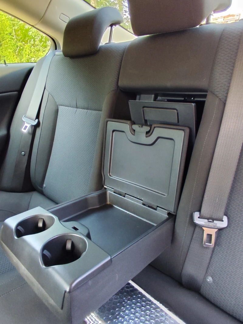 Opel Insignia 1.6 TURBO 170 к.с. Евро 5B, снимка 6 - Автомобили и джипове - 51940616