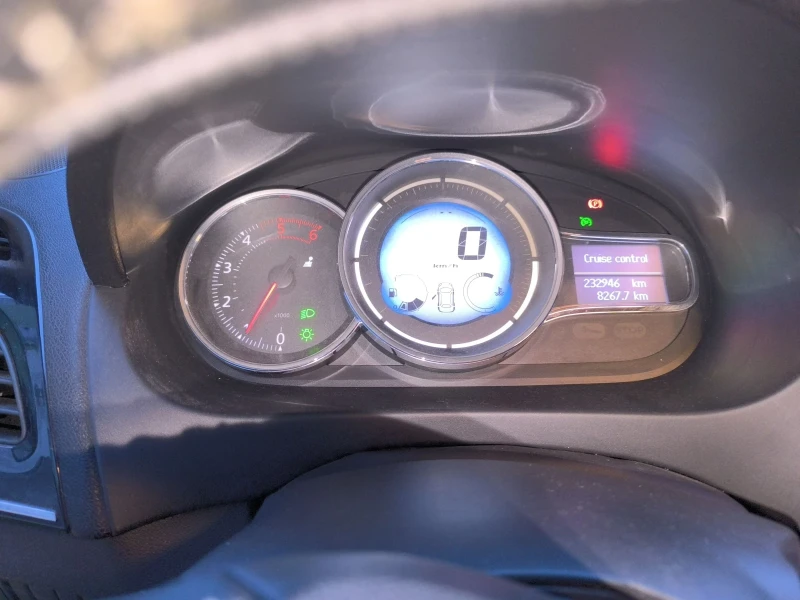 Renault Fluence, снимка 10 - Автомобили и джипове - 53011802