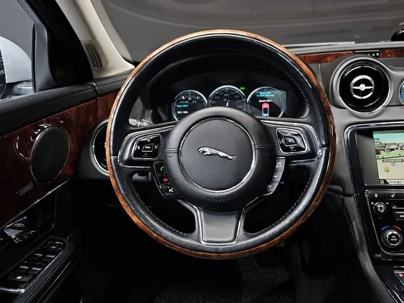 Jaguar Xj 3.0D, снимка 13 - Автомобили и джипове - 54454380