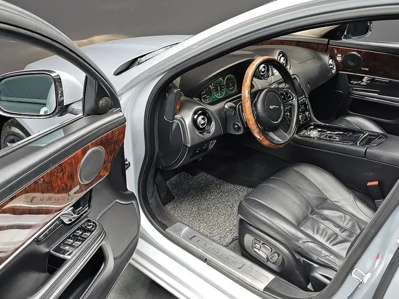 Jaguar Xj 3.0D, снимка 12 - Автомобили и джипове - 54454380
